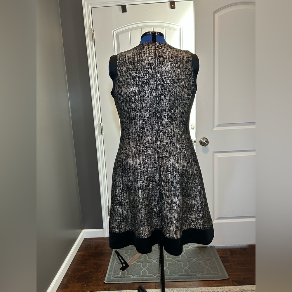 233 Roz & Ali Glitter Gold Patterned Sleeveless Mini with Black Trim Size 12P - Picture 3 of 4